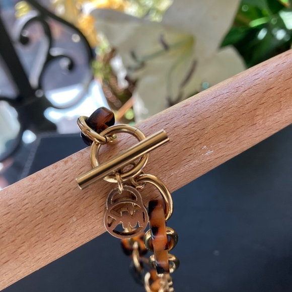 Michael Kors MK Logo Bracelet Gold Tone Tortoise Shell Link Toggle Brace… - Picture 3 of 7